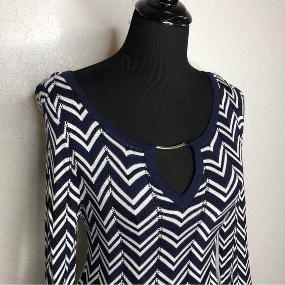 WHBM navy and white chevron knit lightweight sweater tunic size Small - Picture 2 of 15